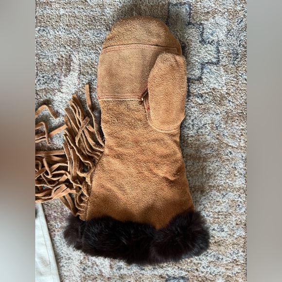 Astis Long Cuff Beaded Fringe Mittens - Picture 3 of 11